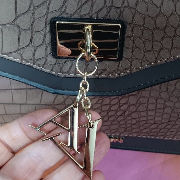 Adrienne Vittadini Handbag - Picture 2 of 12